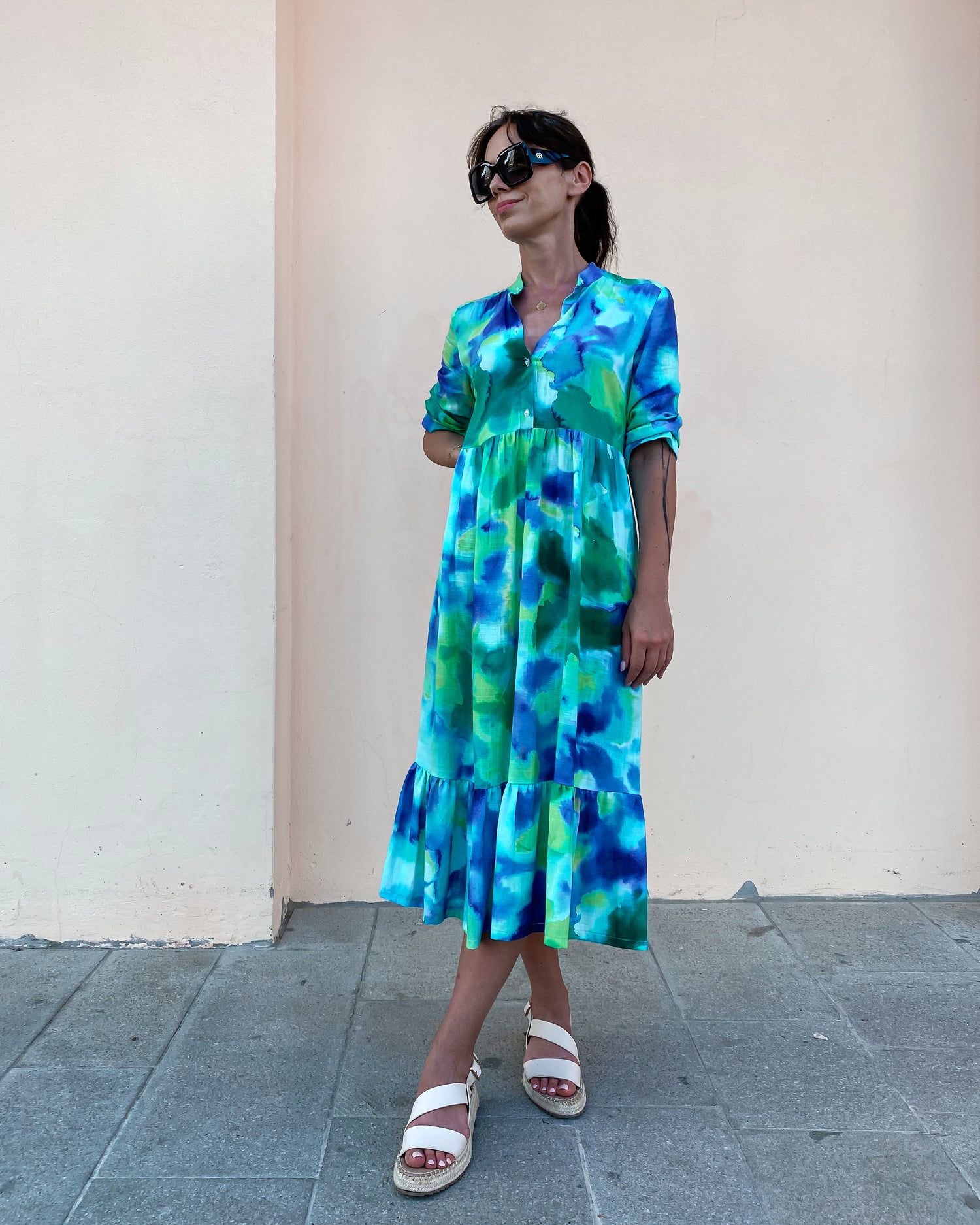 Volánkové šaty Samanta se vzorem tie-dye