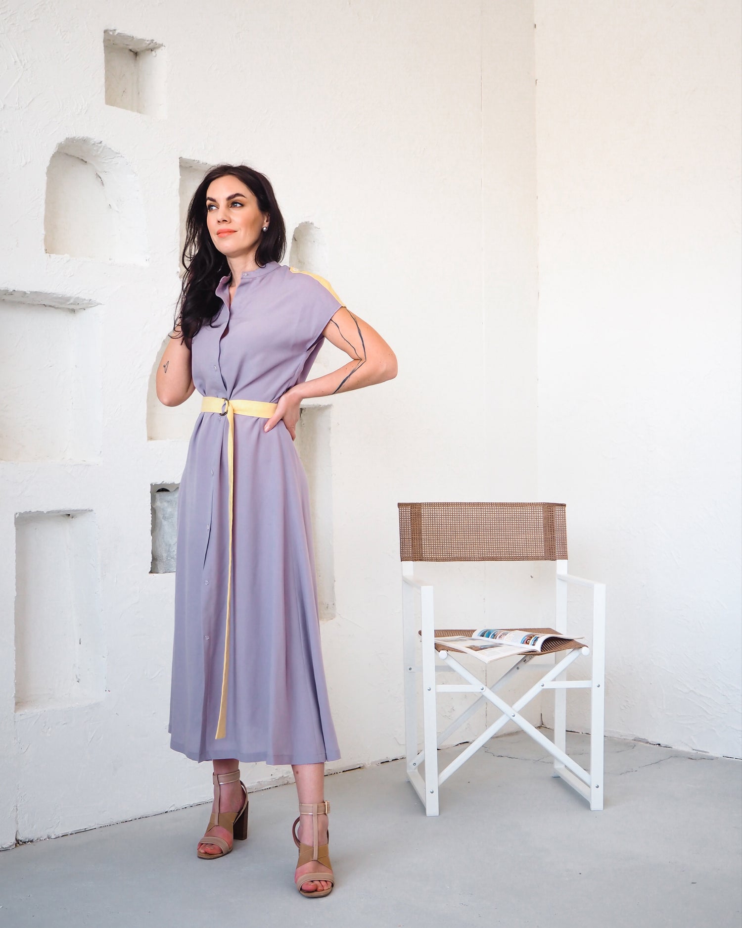 Košilové šaty s páskem Meghan