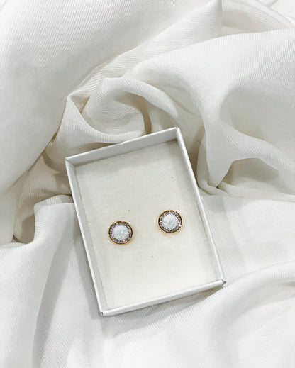 Náušnice s bílým opálem Gold