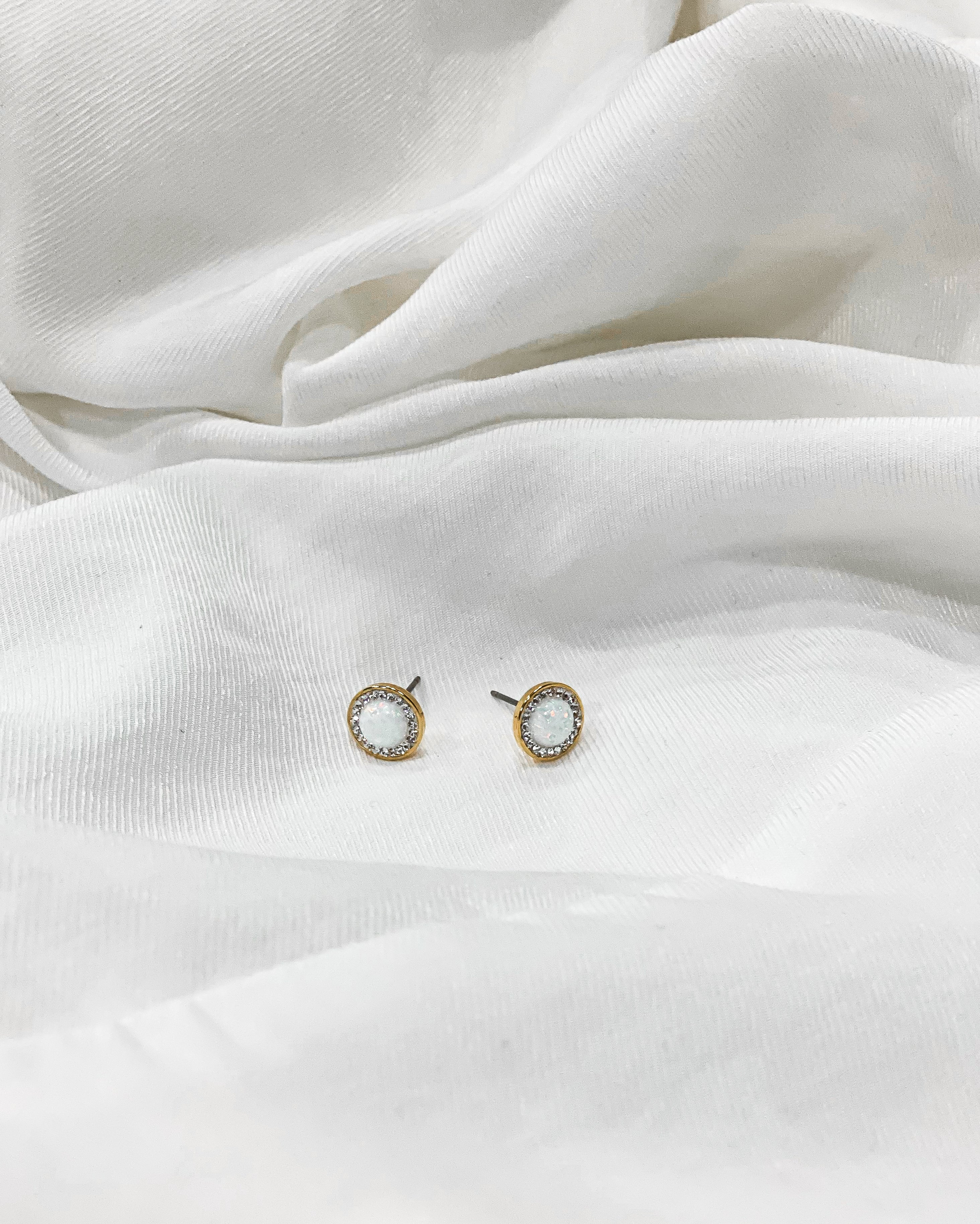 Náušnice s bílým opálem Gold