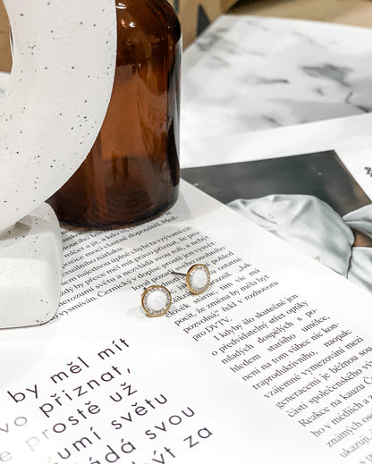 Náušnice s bílým opálem Gold