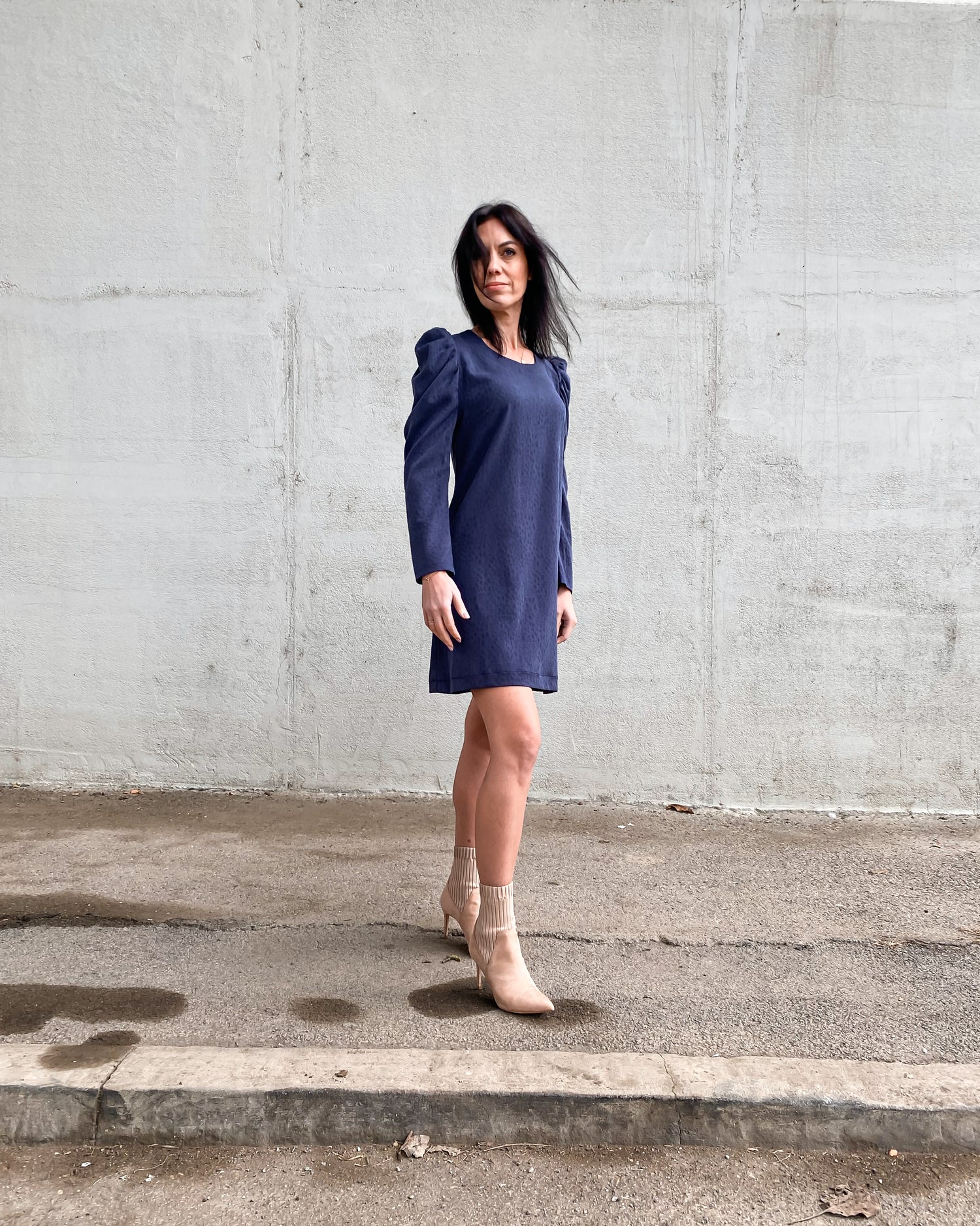 Tencelové šaty s nařaseným rukávem