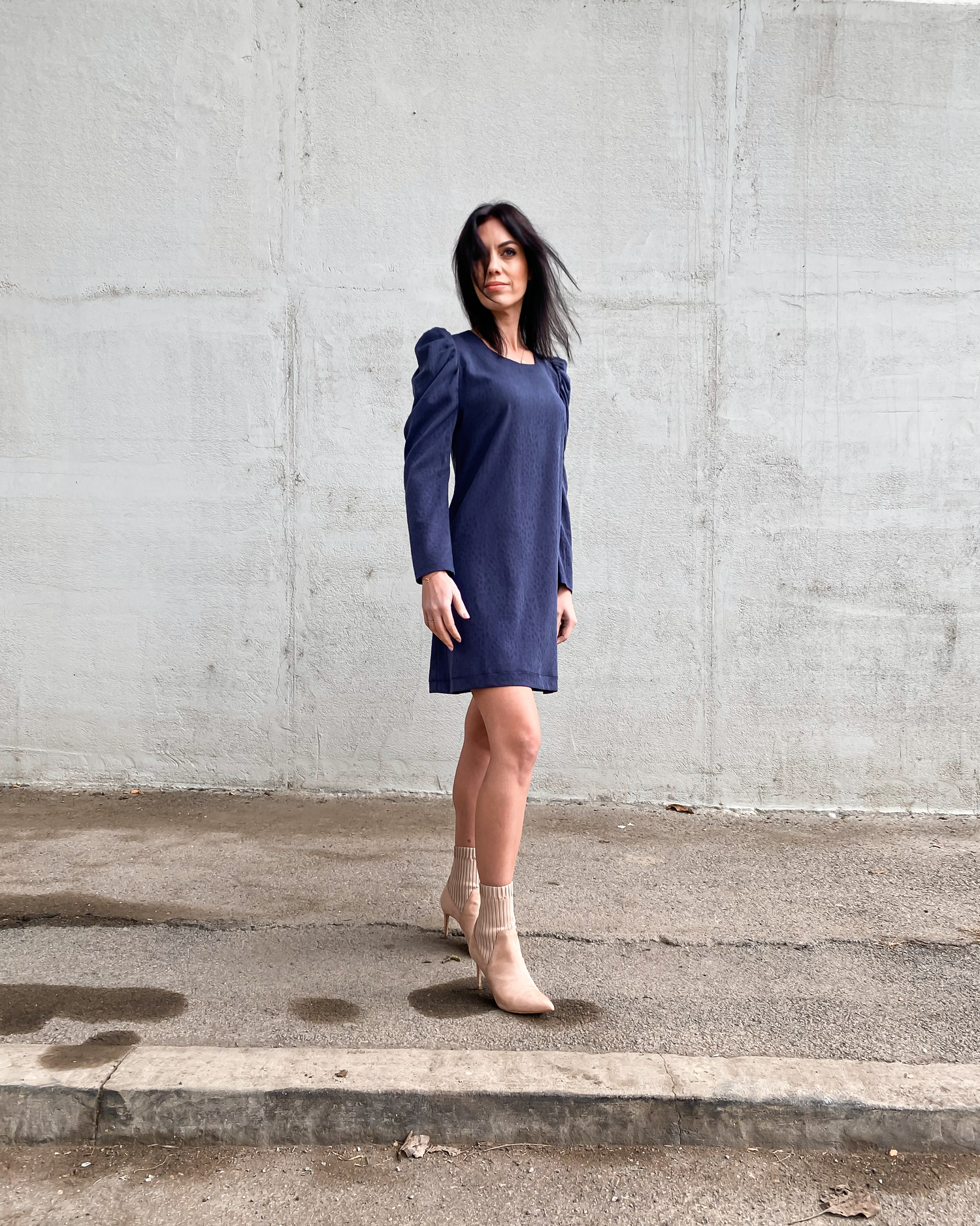 Tencelové šaty s nařaseným rukávem