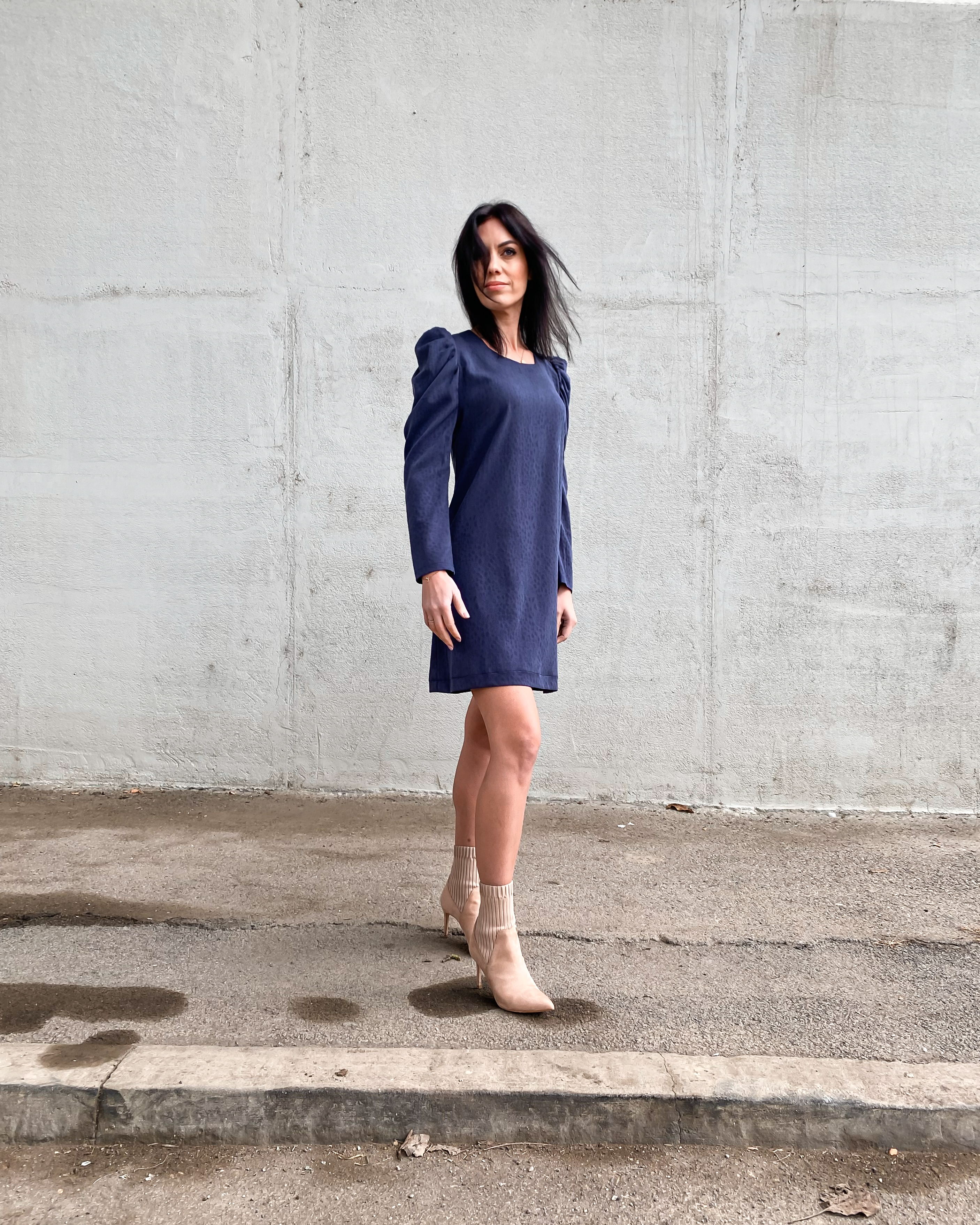 Tencelové šaty s nařaseným rukávem