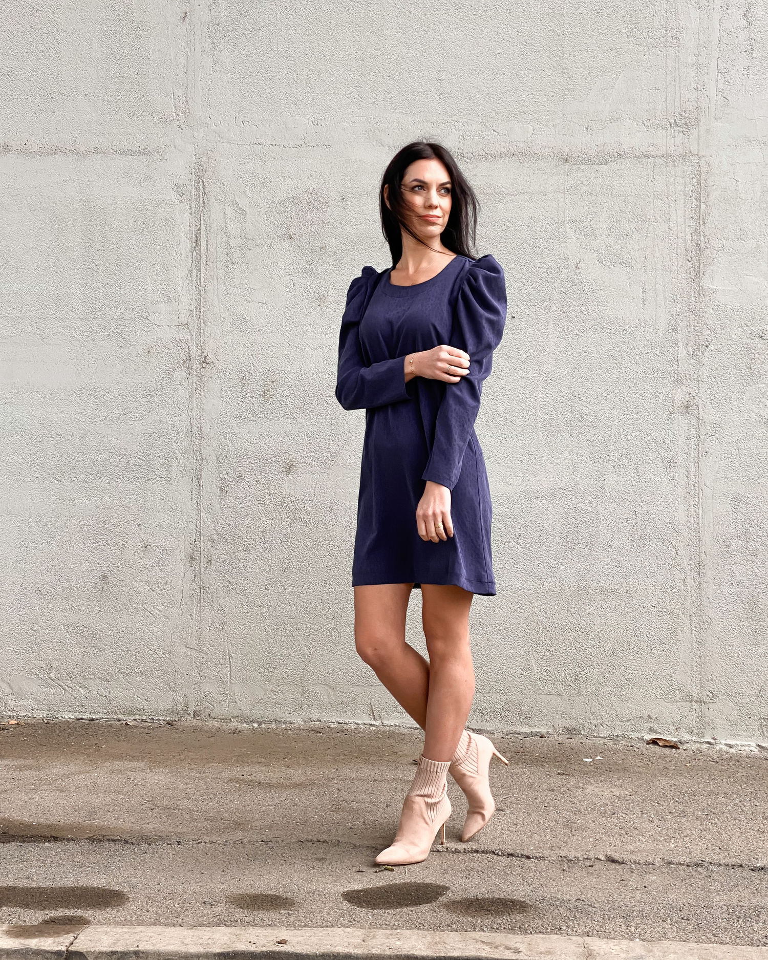 Tencelové šaty s nařaseným rukávem