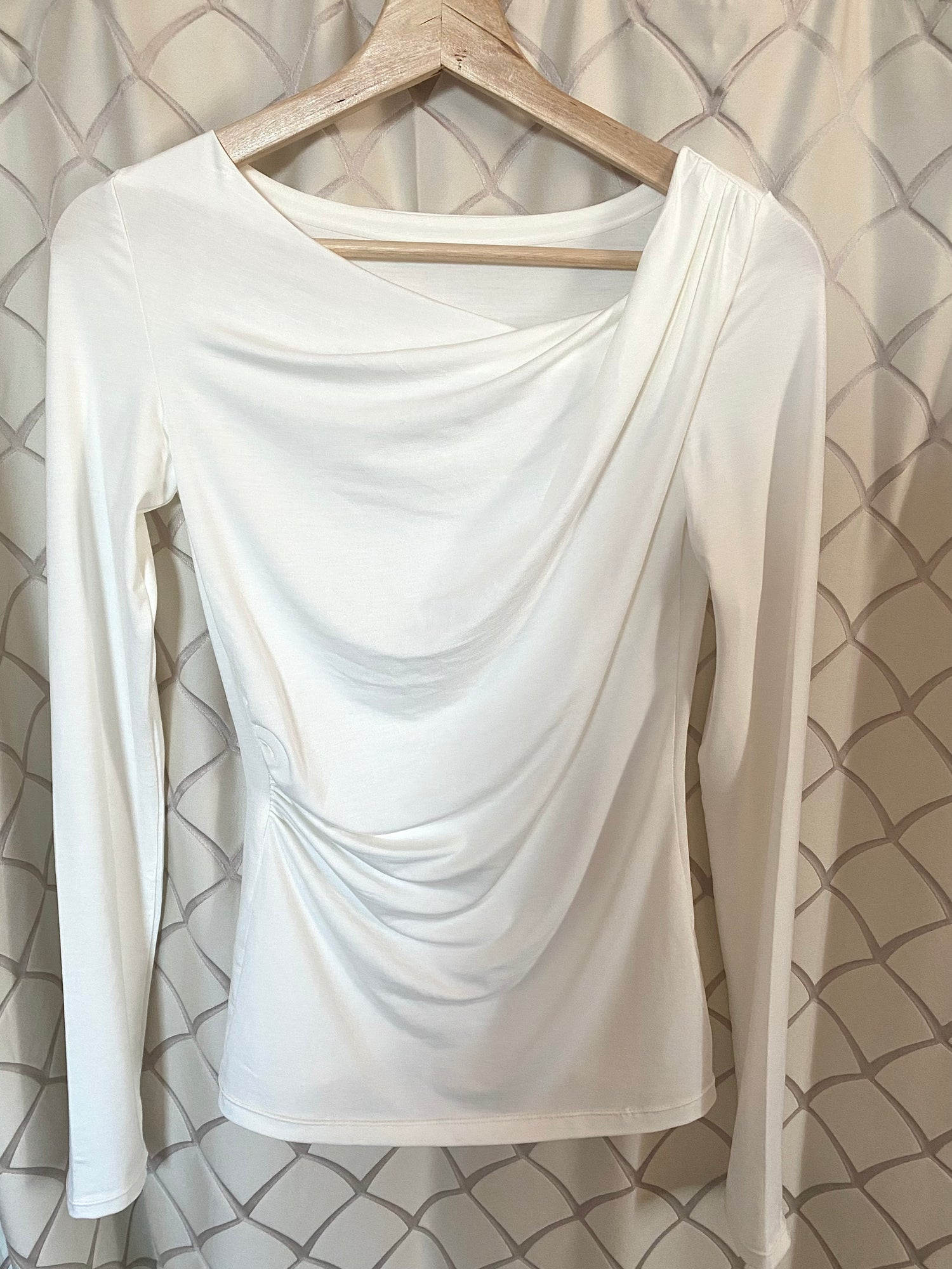 Tričko s asymetrickým výstřihem Alma