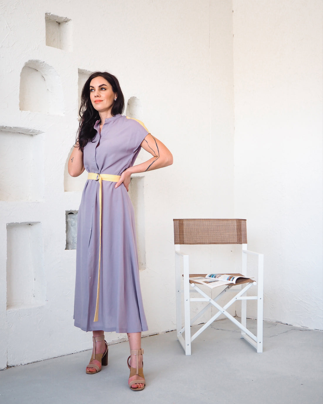 Košilové šaty s páskem Meghan