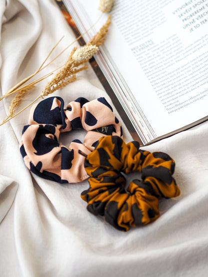 Viskózová scrunchie gumička leopard