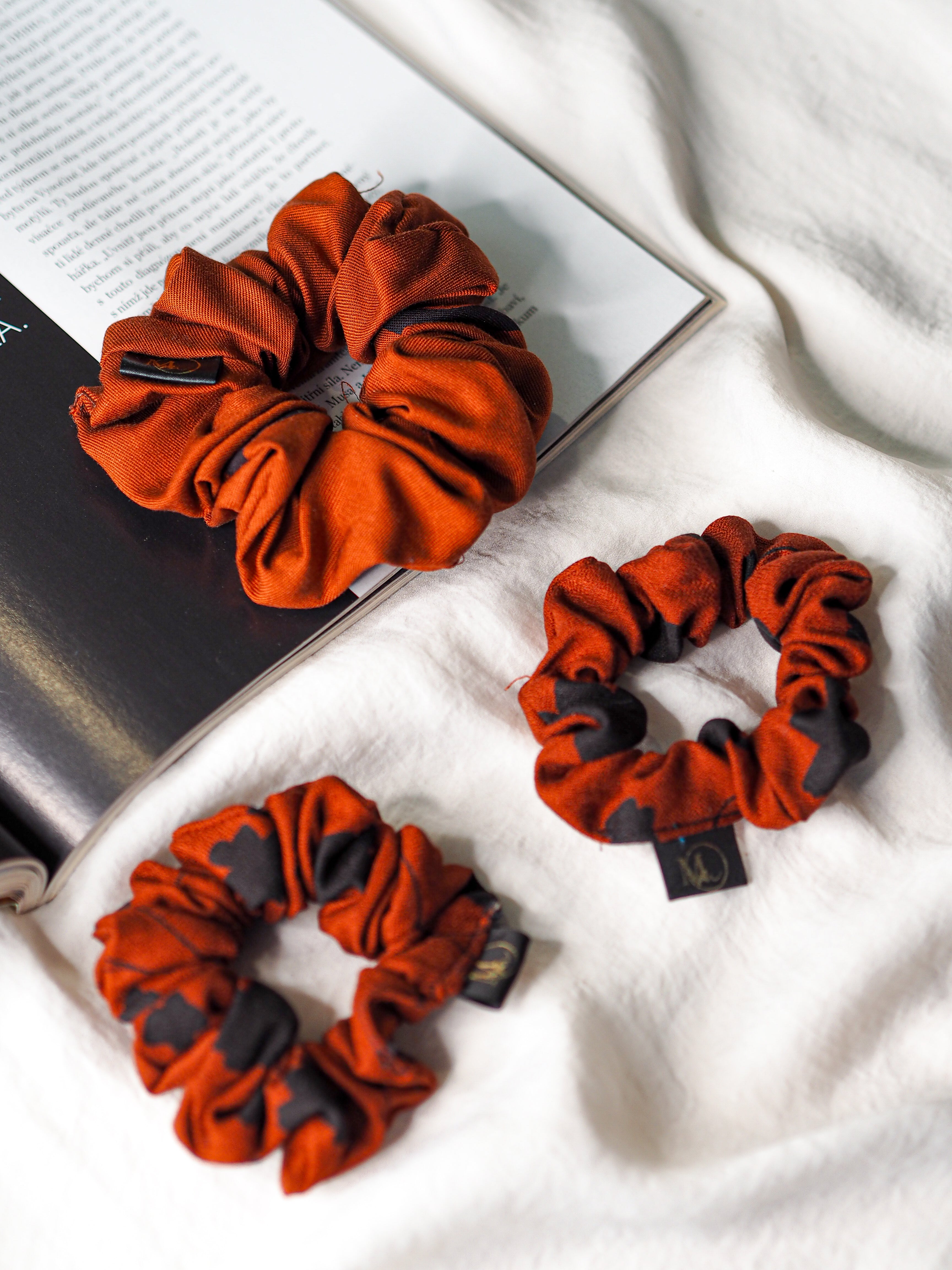 Viskózová scrunchie gumička terakota