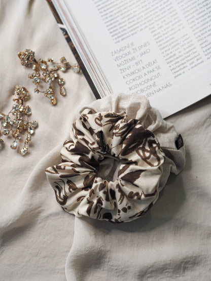 Viskózová scrunchie gumička hnědo-krémová